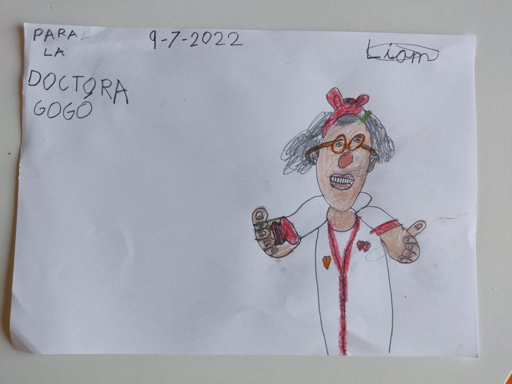 dibujo de un niño hospitalizado tras recibir la visita de la Doctora Sonrisa