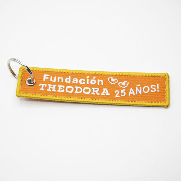 Llavero de tela bordado
